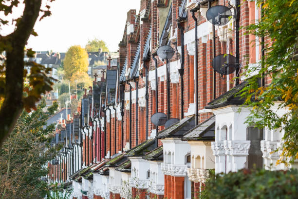 런던의 계단식 주택 행 - london england apartment traditional culture house 뉴스 사진 이미지