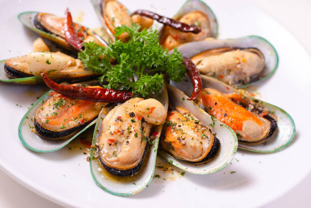 istock Bake mussels with sweet basil with spicy dressing 1387035221