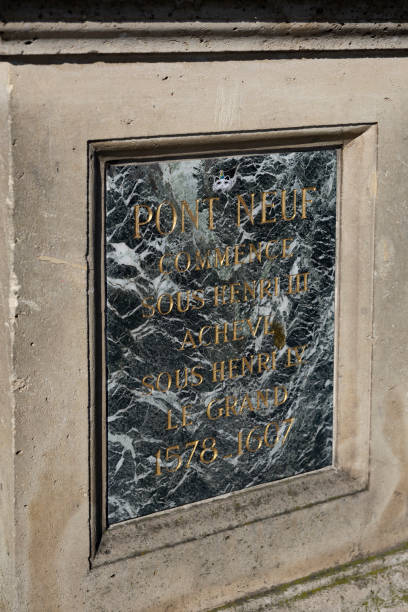 istock The sign for Pont Neuf 1387042791