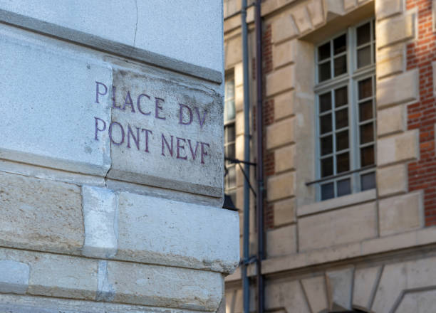 The sign for Place Du Pont Neuf.