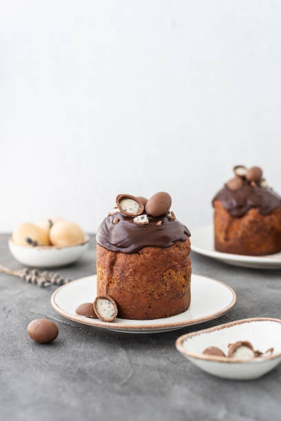 istock Traditional ukrainian easter cake with chocolate glaze. Easter table with traditional dessert. Easter background. Ukrainian kulich 1387045365