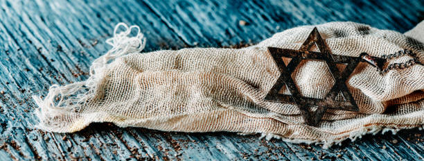 star of david in an old pendant, web banner - holocausto imagens e fotografias de stock