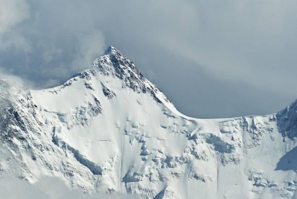 istock mount top in snow top 1387052360