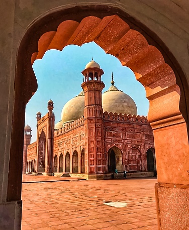 A beautifull picture of badshahi mosque from side angle.
