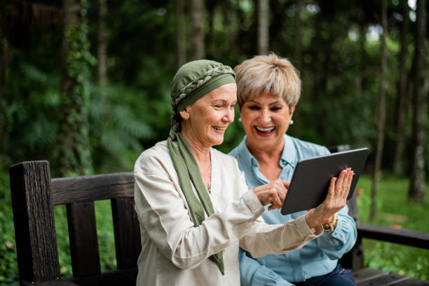 istock Friends, cancer patient 1387070772