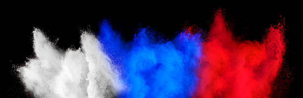 カラフルなロシア国旗白青赤色ホリペイントパウダー爆発孤立した黒い背景。ロシアウクライナ紛争戦争の自由の概念 - powder blue 写真 ストックフォトと画像