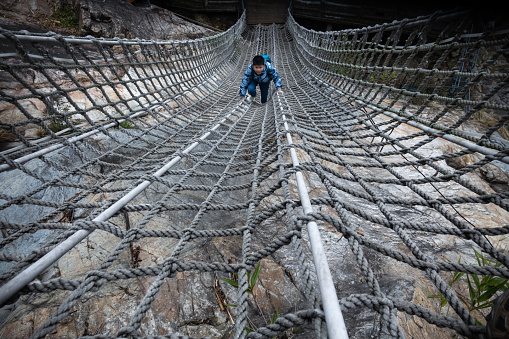 Uitzicht over de rivier de Buller bij de hangbrug in Buller Gorge kloof