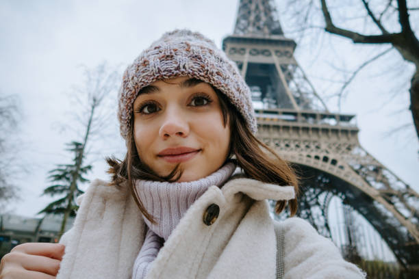 istock Selfie in front of The Eiffel Tower 1387091318