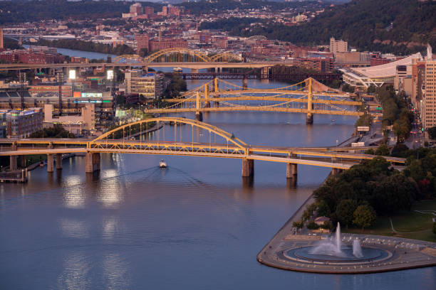 Cityscape of Pittsburgh and Evening Light. Fort Duquesne Bridge Cityscape of Pittsburgh and Evening Light. Fort Duquesne Bridge in the Background. Andy Warhol Bridge, Rachel Carson Bridge, Roberto Clemente Bridge in Background sixth street bridge stock pictures, royalty-free photos & images