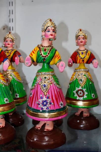 world famous thanjavur dancing doll image - tamil imagens e fotografias de stock