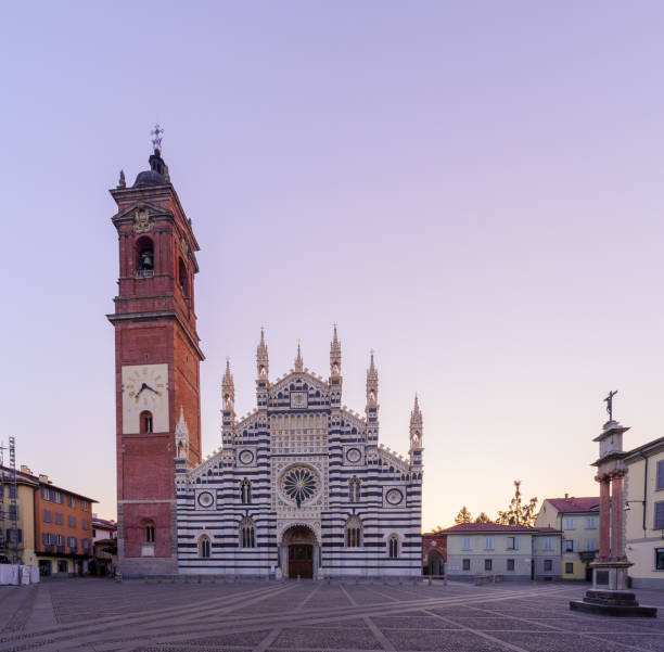 The cathedral (Duomo, Basilica di San Giovanni Battista), in Monza Sunrise view of the cathedral (Duomo, Basilica di San Giovanni Battista), in Monza, Lombardy, Northern Italy Cathedral stock pictures, royalty-free photos & images