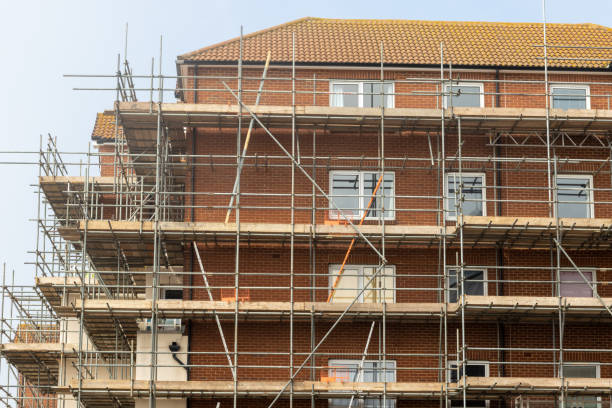 istock Scffolding on a block of flats 1387130223