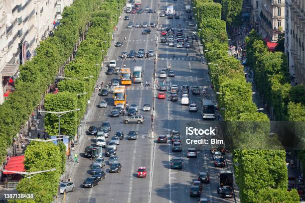 Traffic On Avenue Des Champs Eysees Paris France Stock Photo - Download Image Now - Boulevard, Avenue, Paris - France
