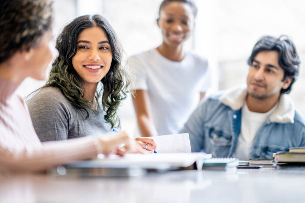 университет группа проекта - финансовая грамотность стоковые фото и изображения