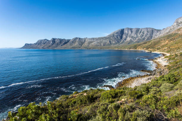 istock Scenic ocean shoreline of a small bay 1387222214