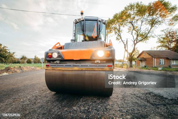 Compactor Jalan Vibratory Asphalt Roller Compactor Memadatkan Perkerasan Aspal Baru ...