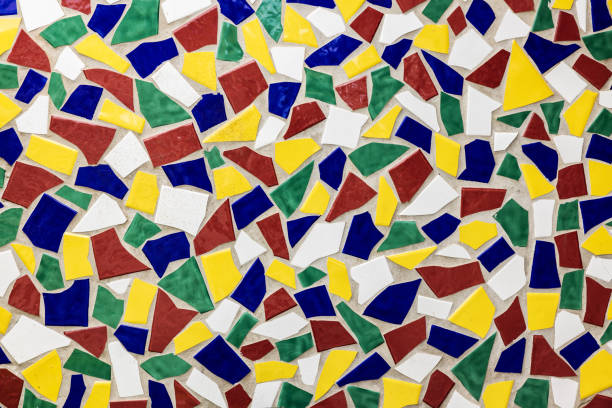 texture colorée de mosaïque de carreaux brisés. trencadis - mosaic tile antonio gaudi art photos et images de collection
