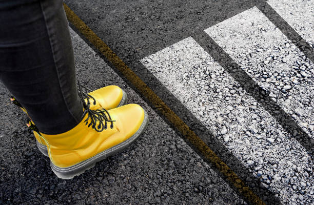 横断歩道 - single line yellow road asphalt ストックフォトと画像