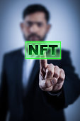 nicht-fungibles-token-nft-keyword-konzept.jpg?b=1&s=170x170&k=20&c=eI-TEh2foRs3heymv2v0lEHDnpj01wnn6dXlEJiMcDE=