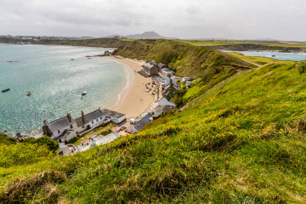 editorial, view over porthdinllaen and the ty coch inn, gwynedd, wielka brytania - coch zdjęcia i obrazy z banku zdjęć