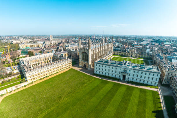 イギリスのケンブリッジ大学のカレッジ、空撮写真 - high school 写真 ストックフォトと画像