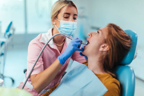 в жаркие место - dentist teenager dental hygiene sitting стоковые фото и изображения