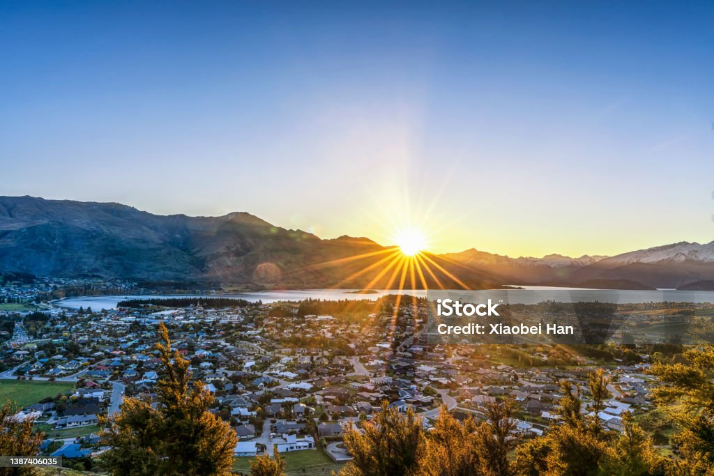 panorama of Wanaka Town Wanaka,located in lake Wanaka on New Zealand's South Island, offers a fascinating mix of exquisite living, family entertainment and adventure. There are lots of cafes, restaurants and fun shops. Wanaka Stock Photo
