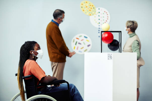 black woman with disability in museum - group of people art museum clothing lifestyles imagens e fotografias de stock