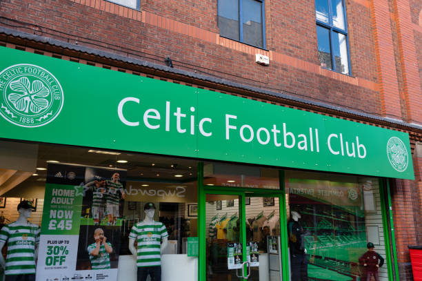 boutique celtic football club - celtic fc photos et images de collection