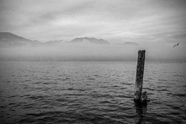 istock Winter Lake Garda at Castelletto 1387495523