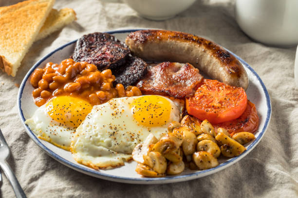 homemade full english breakast with eggs sausage - english tomato imagens e fotografias de stock