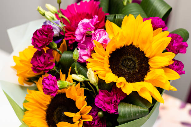 istock Vivid sunflower bouquet 1387559583