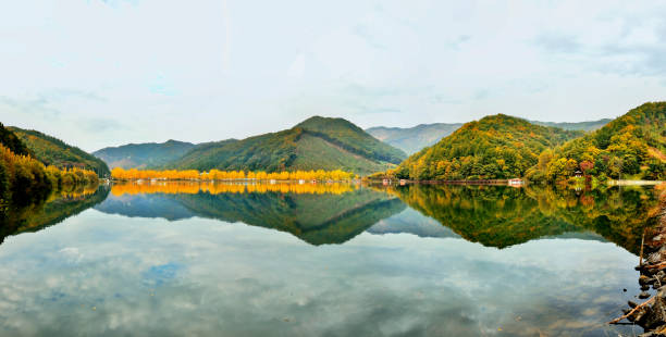 Autumn reflection of the reservoirpanorama VD702