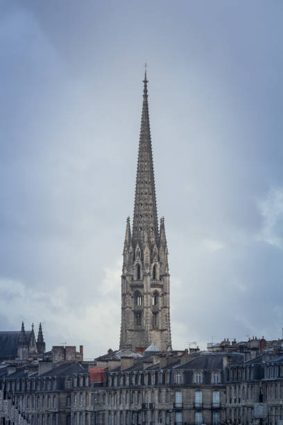 Panorama of the old town of Bordeaux, France, with the the tower of the Basilique Saint Michel basilica a cloudy afternoon in winter. it is a gothic catholic cathedral basilica. "n"nPicture of a cloudy panorama of Bordeaux, France, with the basilique saint michel steeple. The Basilica of St Michael (Basilique Saint-Michel, in French), is a Flamboyant Gothic church in Bordeaux, France. fleche stock pictures, royalty-free photos & images