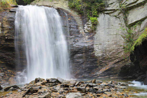 istock Looking Glass Falls - North Carolina 1387575451