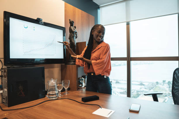 istock Woman showing the graphics on the screen 1387575752