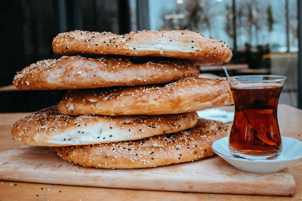 рамадан пита и турецкий чай - cooked bread food cup стоковые фото и изображения