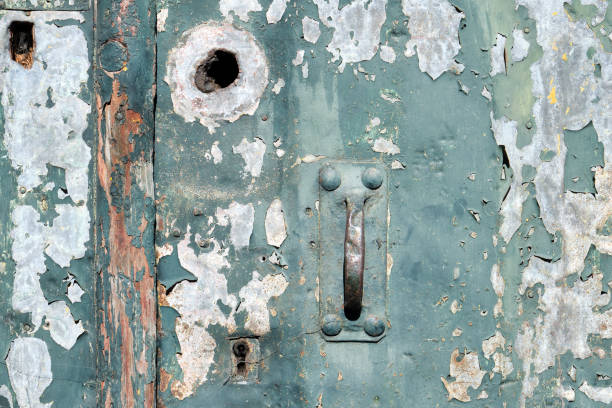 istock Old weathered door with peeling paint 1387590781