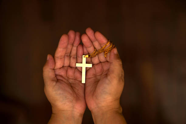 hand holding a cross, hope and pray concept - cross cross shape christianity hope imagens e fotografias de stock