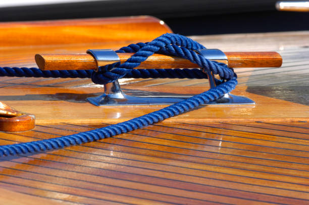 rope and deck made of sailboat wood - boat deck rope nautical vessel old imagens e fotografias de stock