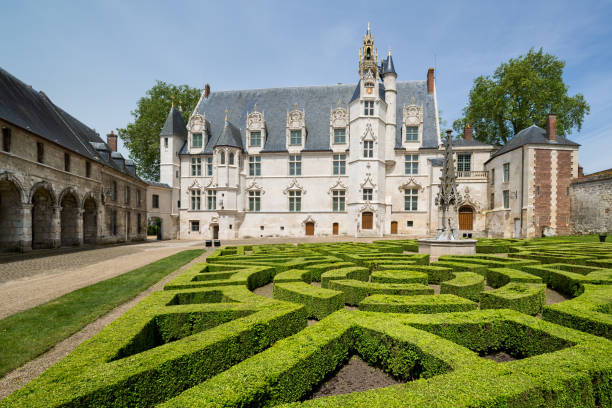 garden and former bishop's palace in beauvais. 12th-century bishop's palace that houses the county museum of oise - beauvais imagens e fotografias de stock