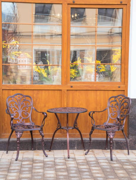 istock city street cafe 1387799210