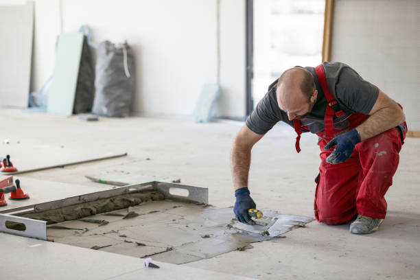istock Builder preparing and spreading tile adhesive on the floor 1387803127