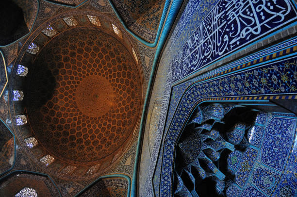 istock Sheikh Lotfollah Mosque - İsfahan 1387818961
