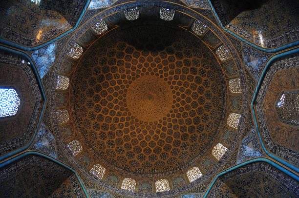 istock Sheikh Lotfollah Mosque - İsfahan 1387818962