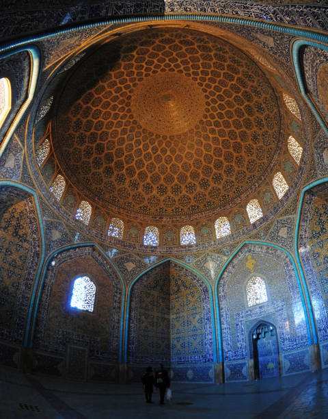 istock Sheikh Lotfollah Mosque - İsfahan 1387818963