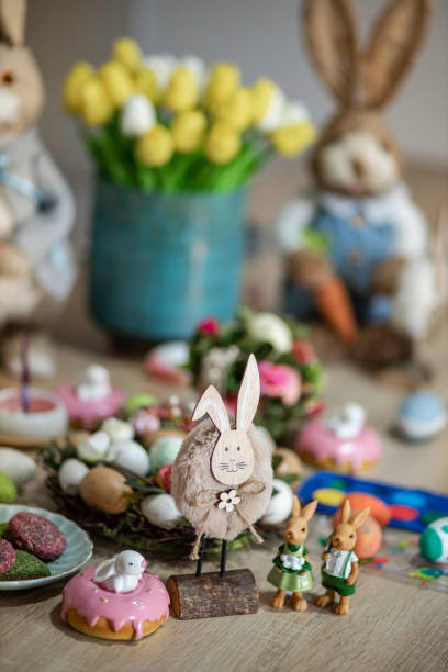 istock Cute Easter bunnies, cookies and Easter decoration 1387825007