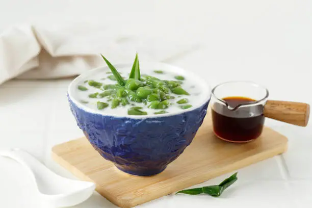 Es cendol or Dawet is Indonesia Traditional Iced Dessert Made from rice flour, Palm Sugar, Coconut Milk, and Pandanus Leaf Served in Glass. Popular During in Ramadan Fasting
