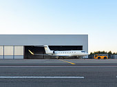 luxus-businessjet-wird-aus-dem-hangar-geschleppt.jpg?b=1&s=170x170&k=20&c=w3Ckx0brl1RiK62Px99Fe5vD6MD644m_2TIzD0YHukc=
