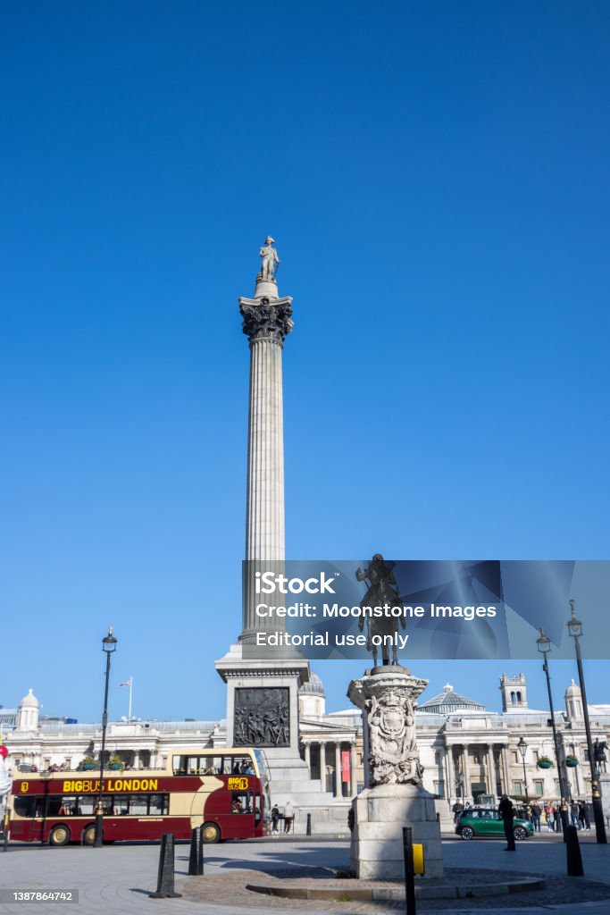 I. Károly lovas szobra és Nelson oszlopa a Trafalgar téren, Westminster városában, Londonban - Jogdíjmentes Talapzat témájú stock fotó I. Károly lovas szobra és Nelson oszlopa a Trafalgar téren, Westminster városában, Londonban - Jogdíjmentes Talapzat témájú stock fotó